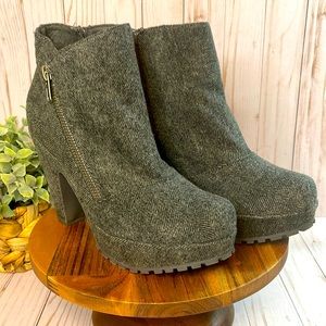 Blowfish Gray Herringbone Ankle Boots size 11
